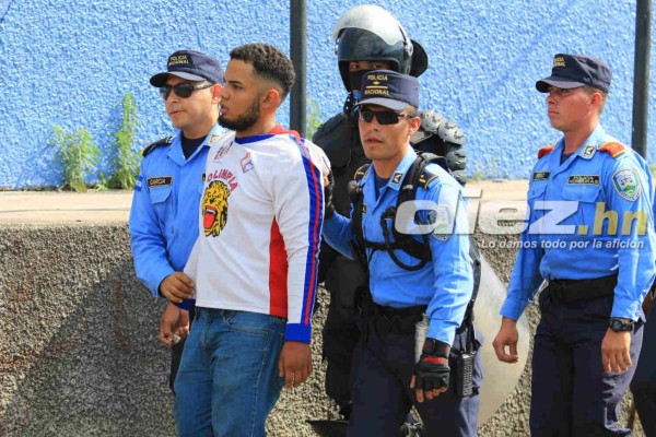No se vio por TV: El bonito gesto del Olimpia y la policía hizo el mejor partido