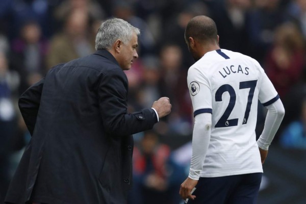 Debut de Mourinho con el Tottenham fue de mucha euforia en casa del West Ham