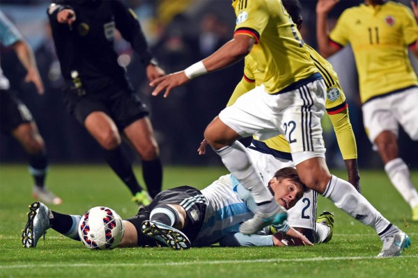 Argentina sufre en penales pero se mete a semifinales de Copa América