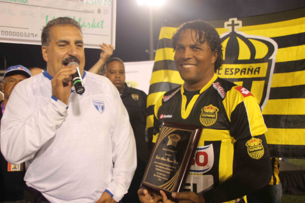 Real España y Olimpia igualaron 1-1 en el estadio Tad Gormley de New Orleans