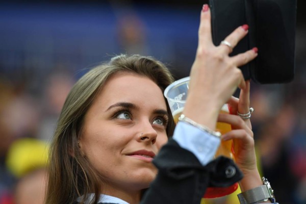 Hermosas colombianas se roban el show en los octavos ante Inglaterra