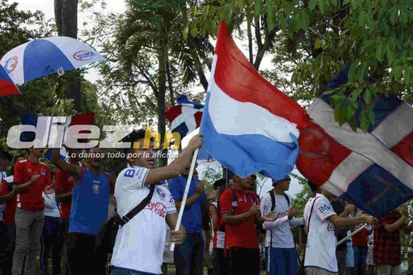 Barra del Olimpia llegó a motivar al plantel previo al juego ante Saprissa
