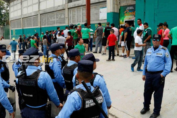 FOTOS: Largas filas y el Yankel se empieza a pintar de verde para el Marathón-Motagua