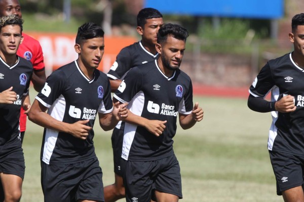 ¡Equipazo! El 11 que se avizora en Olimpia y las opciones de Nahún Espinoza