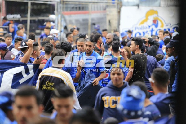 ¡IMPRESIONANTE! La afición de Motagua llena el Nacional en la final ante Platense