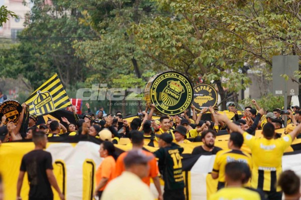 La Ultra Fiel y la Mega Barra le ponen color al clásico en el Morazán