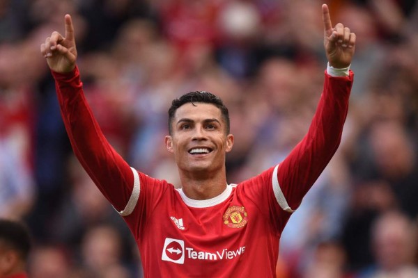 El regreso de Cristiano Ronaldo con el Manchester United: dos goles, vuela en Old Trafford y la emoción de su mamá