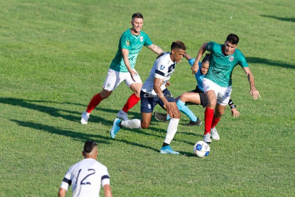 El fuerte choque de Melissa Pastrana y el desalojo en el estadio Carlos Miranda