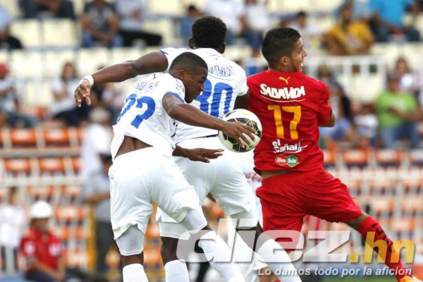 Ante poco público se jugó en Tegucigalpa el clásico moderno entre Olimpia y Real España