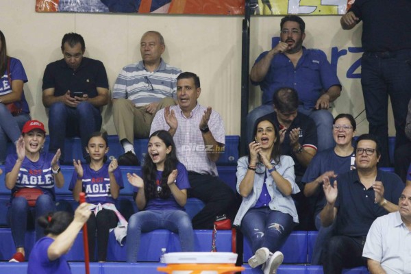 Las personalidades que apoyan a sus hijos en el torneo nacional de baloncesto en San Pedro Sula