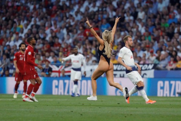 Lo que no se vio en TV: El llanto del Tottenham, la sexy rubia y el increíble festejo del Liverpool