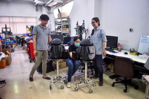 Coronavirus: Tailandia lanza un extraño robot para luchar contra la fatal enfermedad