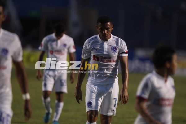 NO VISTE EN TV: Lluvia de huevos, pancartas en el Nacional y chicas lindas