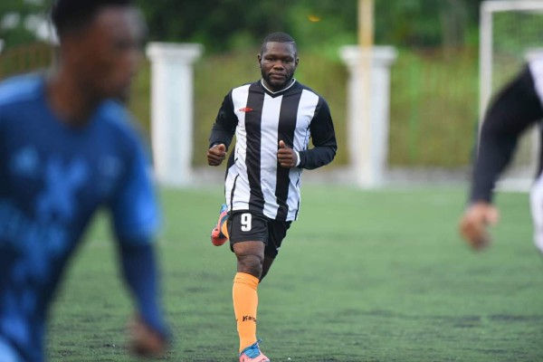 ¡Lindo ambiente! Ex jugadores y legionarios hondureños juegan partido benéfico en La Ceiba
