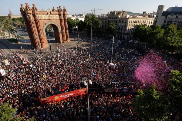 Barcelona celebra en su ciudad el título de Champions