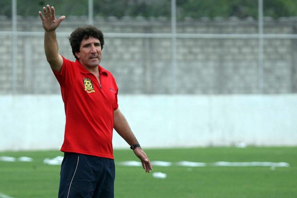 ¡Viejos zorros! Los técnicos con más partidos dirigidos en Honduras