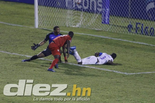Otras fotos de la debacle: La reacción de Buba López con Maynor tras el error, decepción de los debutantes y el abrazo de Denil Maldonado