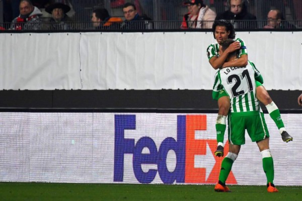 Fotos: La locura de Diego Lainez tras anotar su primer tanto en Europa
