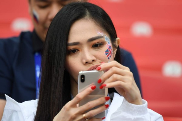 Hermosas colombianas se roban el show en los octavos ante Inglaterra