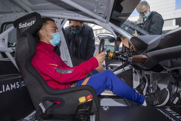 Así son los espectaculares autos personalizados que recibieron los jugadores del Barcelona