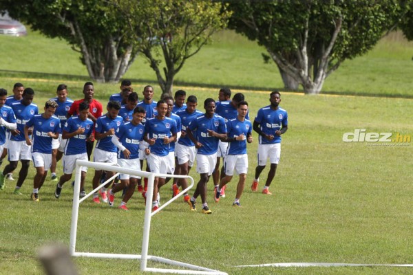 Novedades, sonrisas y mucho trabajo en el entrenamiento de Olimpia &nbsp;&nbsp;