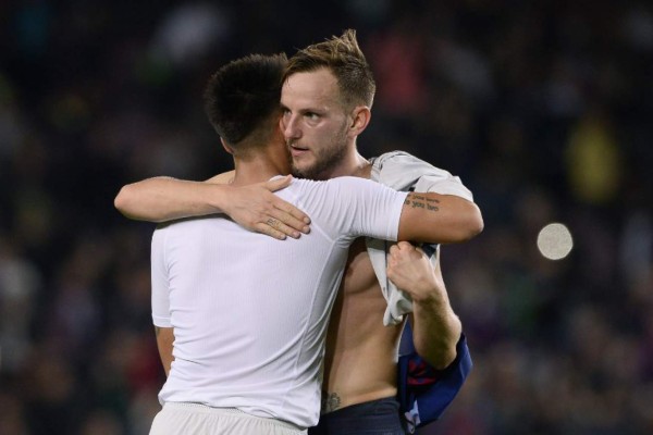 NO VISTE EN TV: El beso de Suárez y así reaccionó Messi y su hijo en el Camp Nou