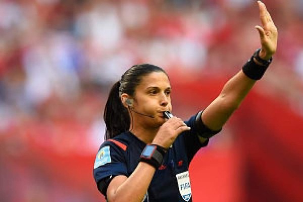 Claudia Umpierrez, la última bella árbitro en debutar en el fútbol masculino