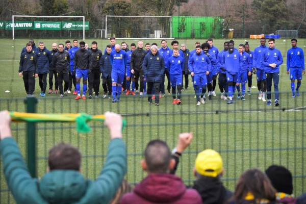 Fotos: El llanto se apodera tras la suspensión de la búsqueda por Emiliano Sala