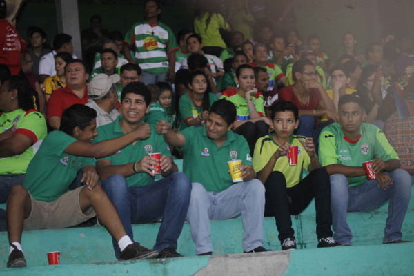 Imágenes de ambiente del Clásico Sampedrano Real España vs Marathón