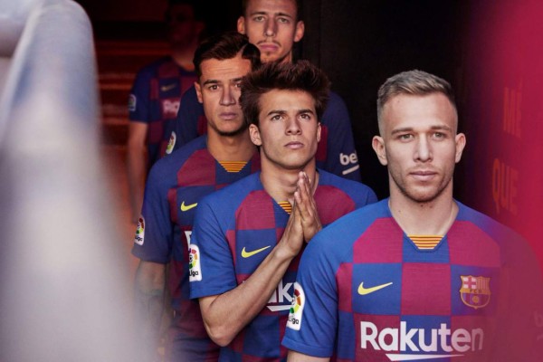 ¡A cuadros! El FC Barcelona lanza la nueva camiseta para la temporada 2019-20