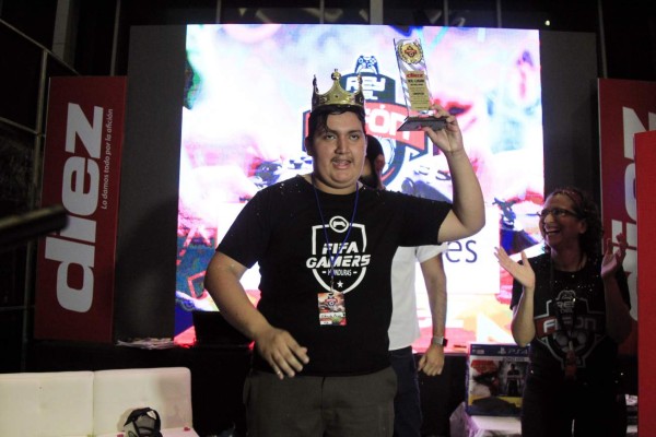 FOTOS: Así fue la fiesta que se vivió con el Rey del Fifón 2018 de Diez