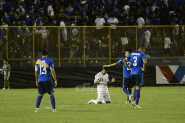 Amargo lamento en el Cuscatlán, alarmante imagen de Edwin Rodríguez y hondureñas hacen explotar el estadio