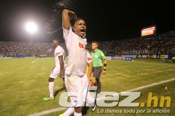 NO VISTE EN TV: El festejo del Olimpia y la bengala en el césped&nbsp;&nbsp;