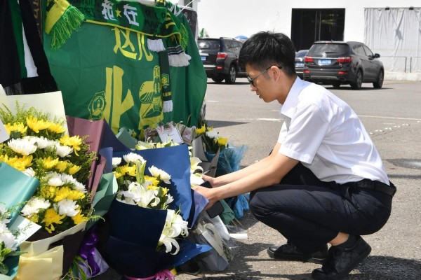 Beijing Guoan llora al 'Pery' Martínez y le honra con bonito altar en las afueras de su estadio