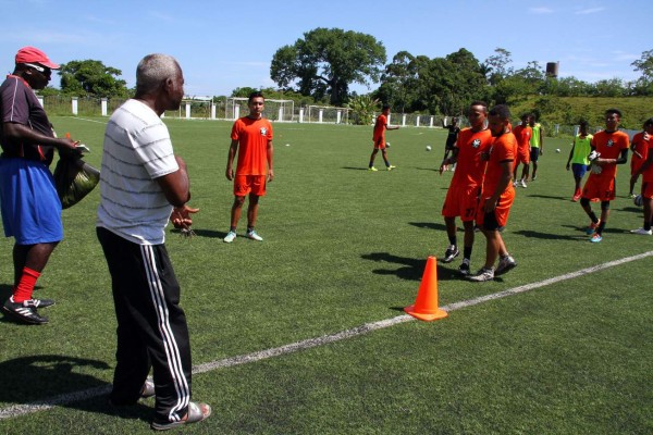 Así forma Don Eulogio Palacios a los futuros jugadores de Liga Nacional