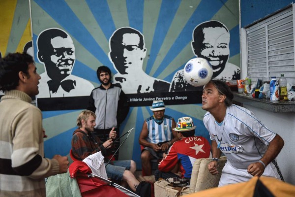 ARGENTINOS INVADEN RÍO DE JANEIRO Y ESPERAN LA FINAL DEL MUNDIAL