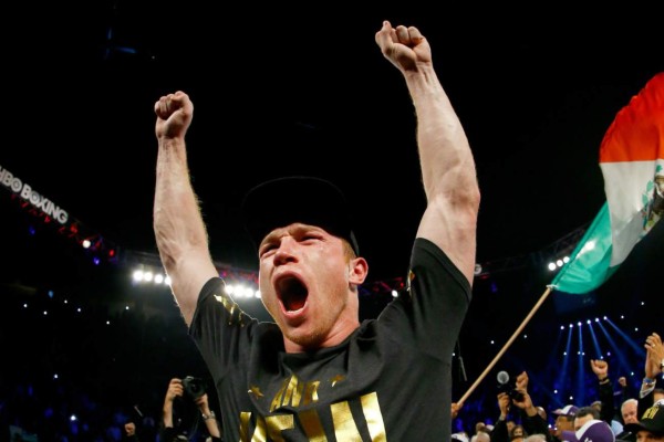 Canelo Álvarez es el nuevo campeón de la CMB