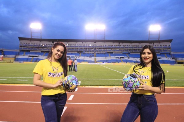 Las lindas chicas que llegaron al clásico entre Real España ante Olimpia