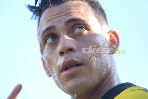 EN FOTOS: Ángel Tejeda perdió el control con gesto obsceno y escupitajo&nbsp;&nbsp;