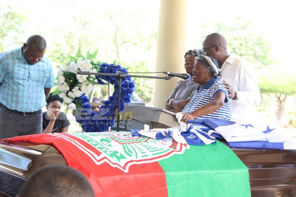 FOTOS: Las desgarradoras imágenes en el sepelio de Walter 'Pery' Martínez