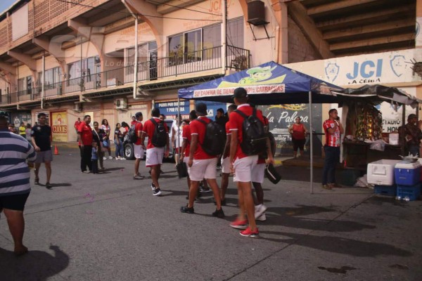 Michaell Chirinos protagonista en La Ceiba; la humilde llegada del Vida al estadio y las bellezas