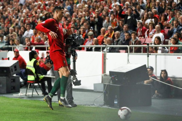 FOTOS: El dolor y frustración de Cristiano Ronaldo tras su lesión con Portugal