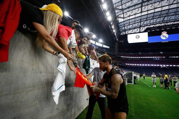 La volada de Keylor y la firma de autógrafos: Así fue el último entrenamiento del Real Madrid