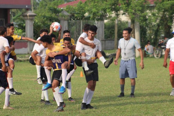 Rambo' de León se roba 'el show' en La Masica: entrenó a niños y dio palabras motivacionales