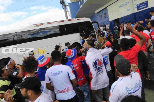 Afición del Olimpia se luce en juego de Pentagonal ante Marathón