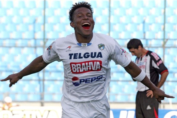 La trayectoria de Carlos Pavón en imágenes