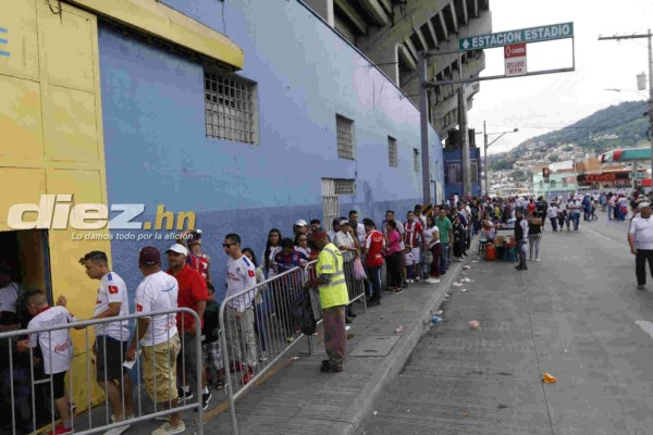 En fotos: Ambiente de liderato en la previa del Olimpia-Marathón en el Nacional