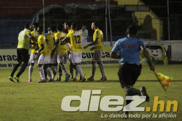 FOTOS: Jhon Bodden pierde el control y agrede al árbitro en Copa Presidente&nbsp;&nbsp;