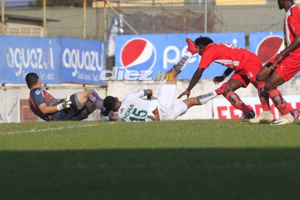 CURIOSO: La camisa de Alexander Aguilar, las gradas del Morazán y Castellón&nbsp;&nbsp;