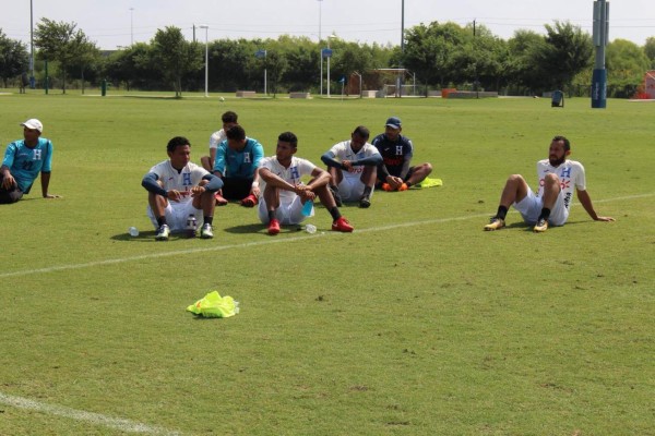Las imágenes del entreno de Honduras y El Salvador previo a la batalla en Houston